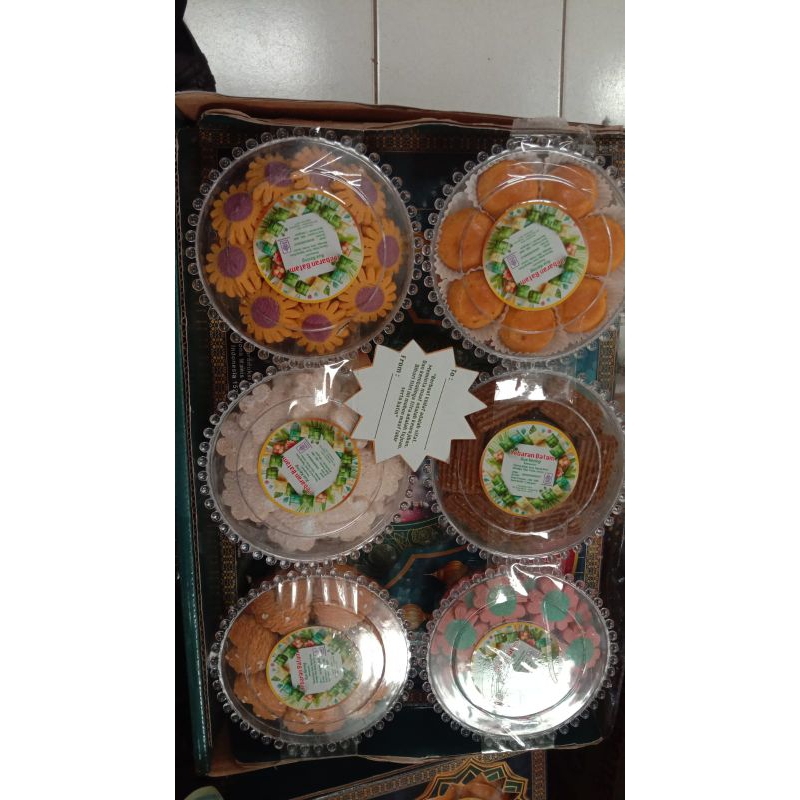 

PENGIRIMAN RANDOM // PAKET KUE LEBARAN/HAMPERS KUE LEBARAN/IDUL FITRI / HARI RAYA/KUE IDUL FITRI GIFT/KOTAK ISI 6 / GIFT LEBARAN/ GIFT KUE LEBARAN KOTAK 2025