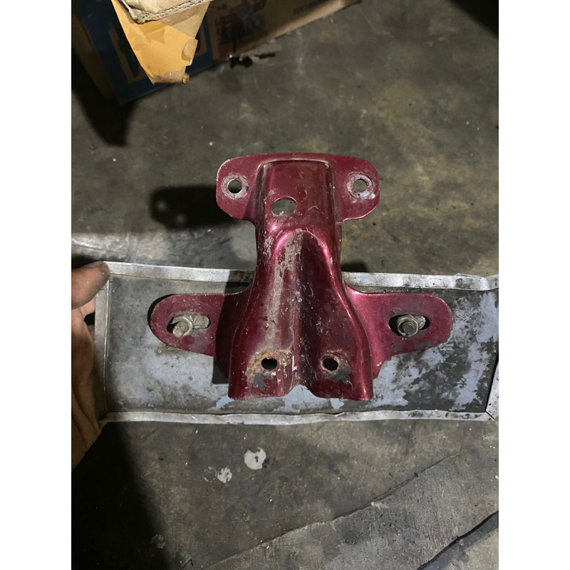 Dudukan lampu stop belakang pangkon lampu belakang v75 original copotan bisa diaplikasikan di cb 100