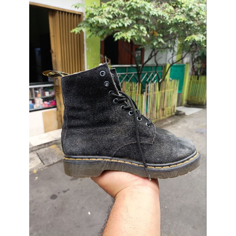 DR Martens 1460 Suede Black 8 Hole