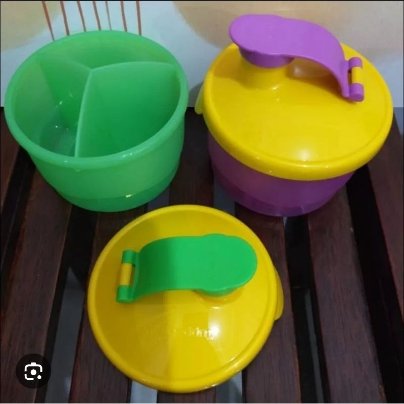 Tupperware Formula dispenser