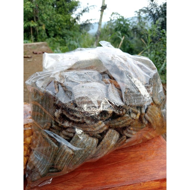 

KERUPUK BANTET DAUN JERUK ORIGINAL PEDAS 1 KG