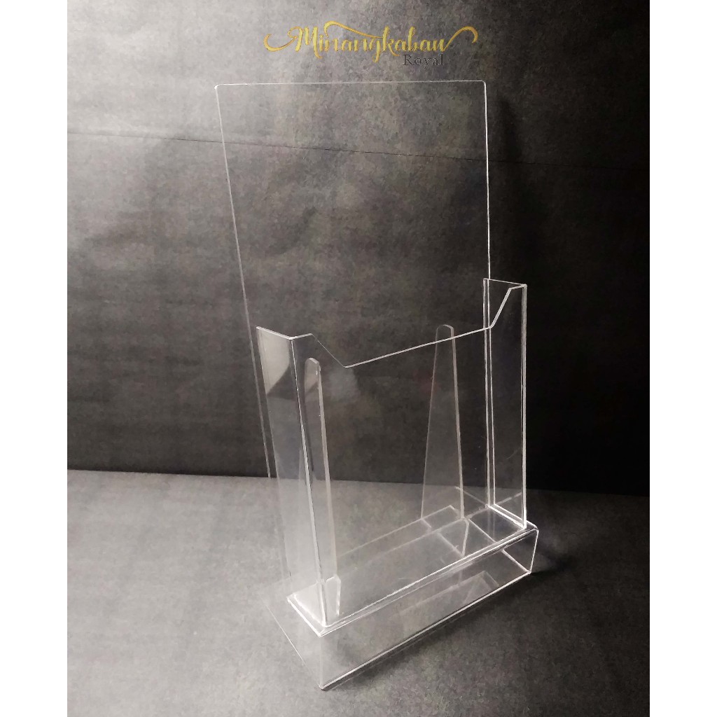 

Tempat Brosur Akrilik