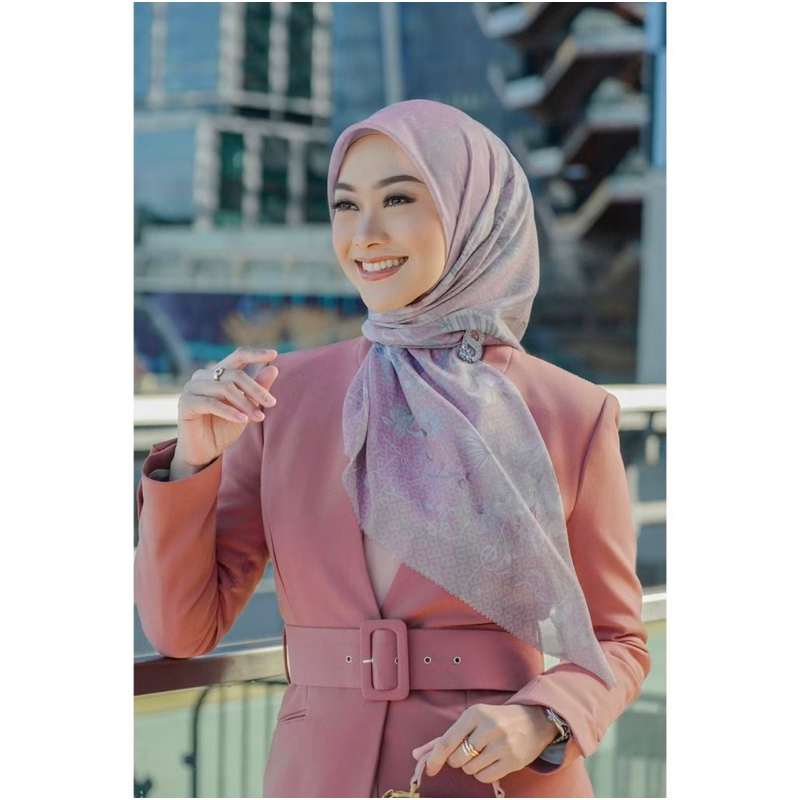 Buttonscarves Nada Puspita Lyre