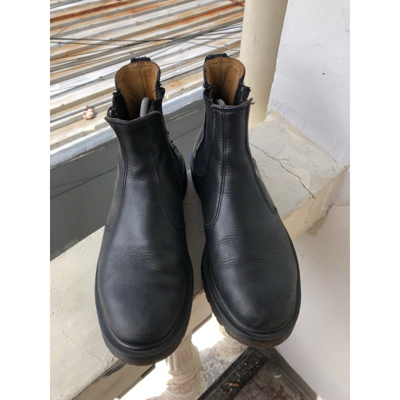 Sepatu black Dr. MARTENS DOCMART CHELSEA Authentic Original size 8 | branded shoes vintage boots wan