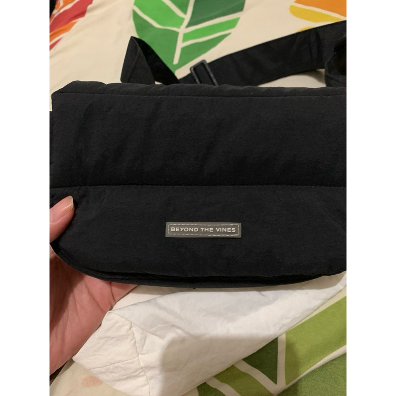 Preloved Beyond The Vines Poofy Pocket