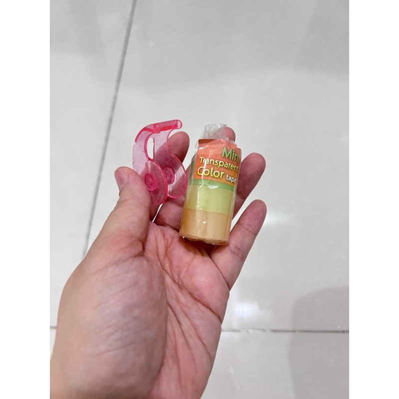 

NEW ‼️ MINI COLOR TRANSPARANT TAPE FREE TEMPAT ROLL TAPENYA YA, PERSIS SEPERTI FOTO