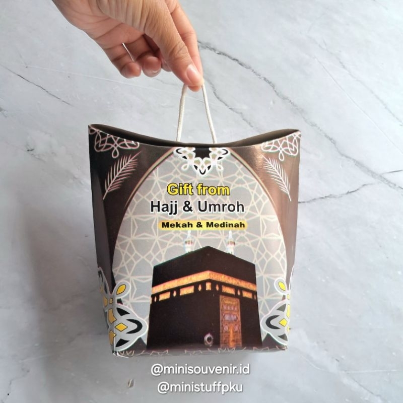 

Dus Tali Jinjing Oleh Oleh Haji dan Umrah Kemasan Box Gift Tengteng per 1 PCS