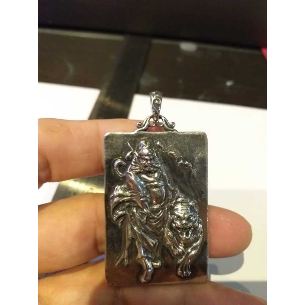 Liontin Qilin Titanium