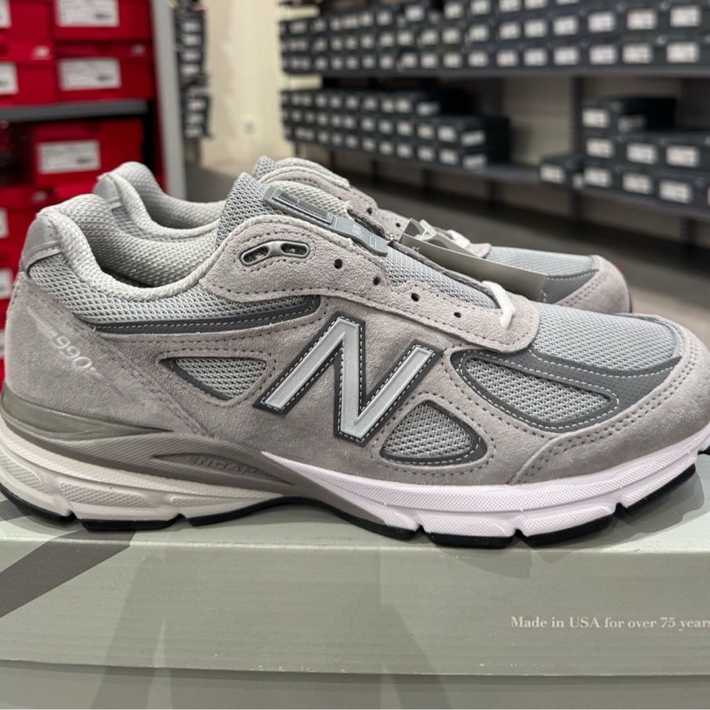 new balance 990 V4