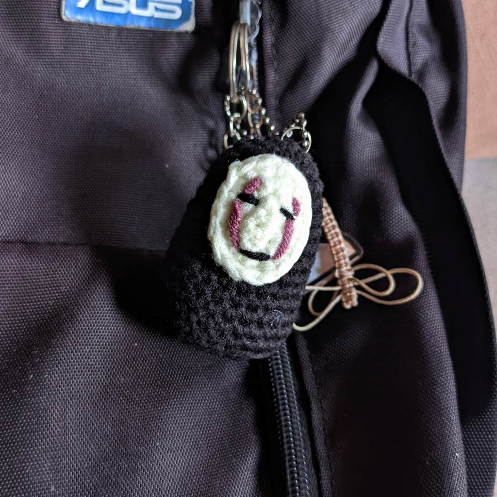 Kaonashi Keychain / Ghibli Keychain / Gantungan Kunci Rajut / Handmade