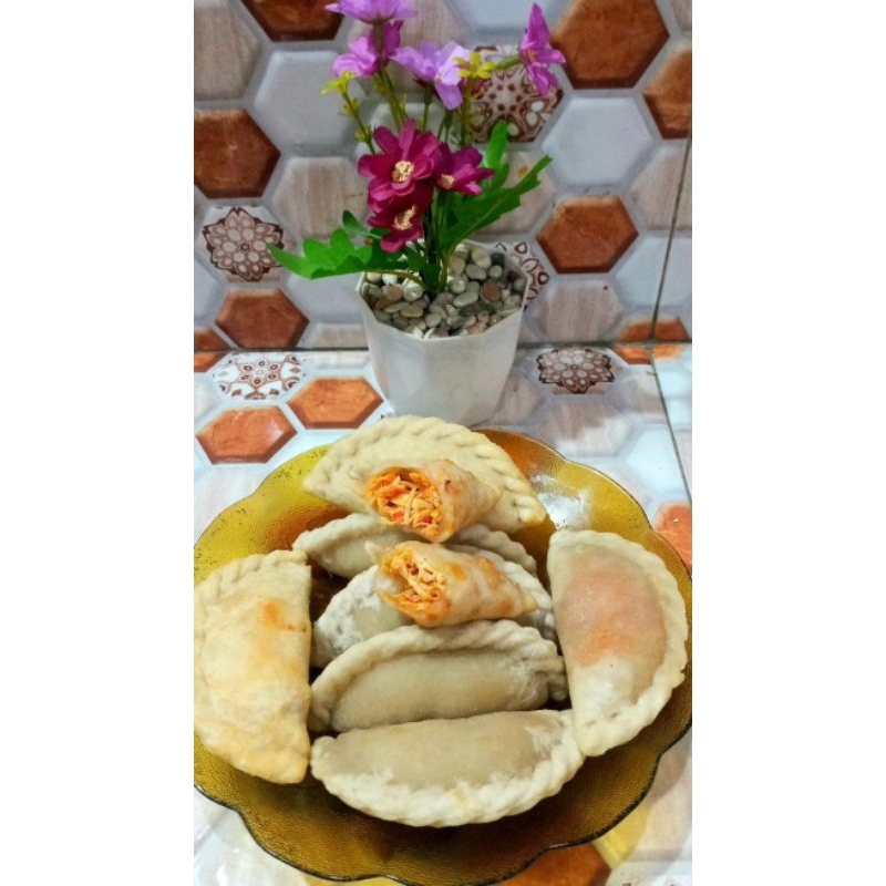 

cireng isi ayam suwir isi 10 pcs