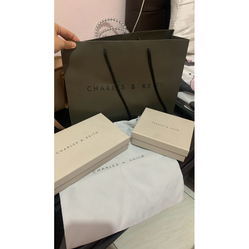 

Charles & keith Paperbag, Tas serut, Kotak panjang, Kotak kecil