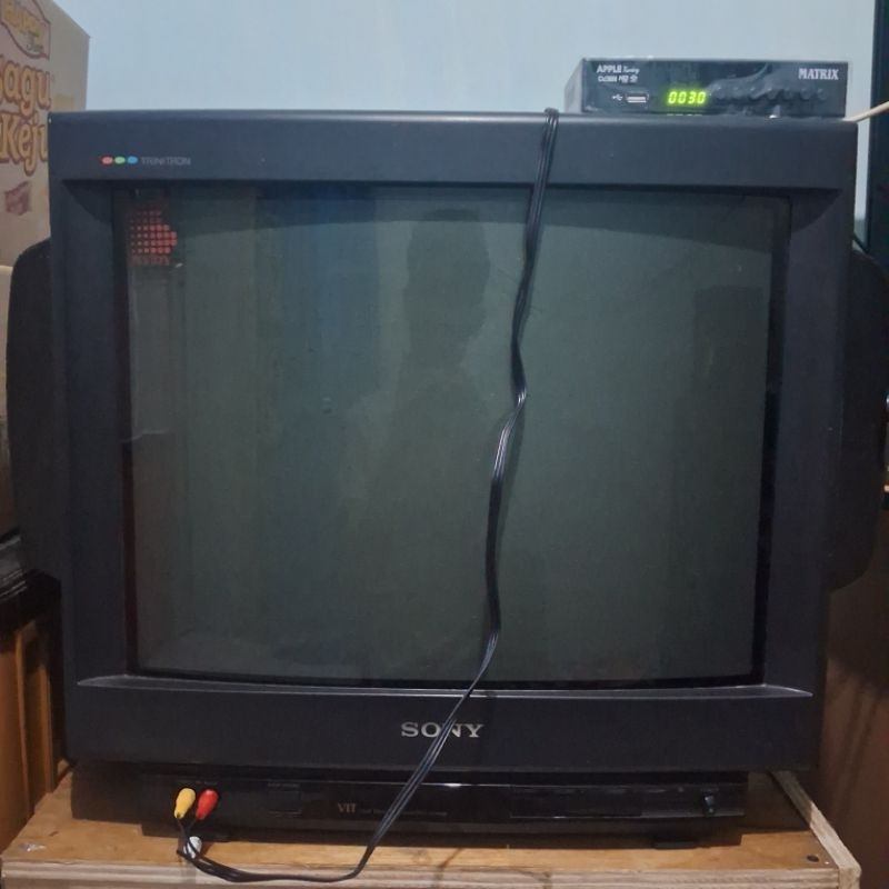 TV SONY TRINITRON jadul 21 inch