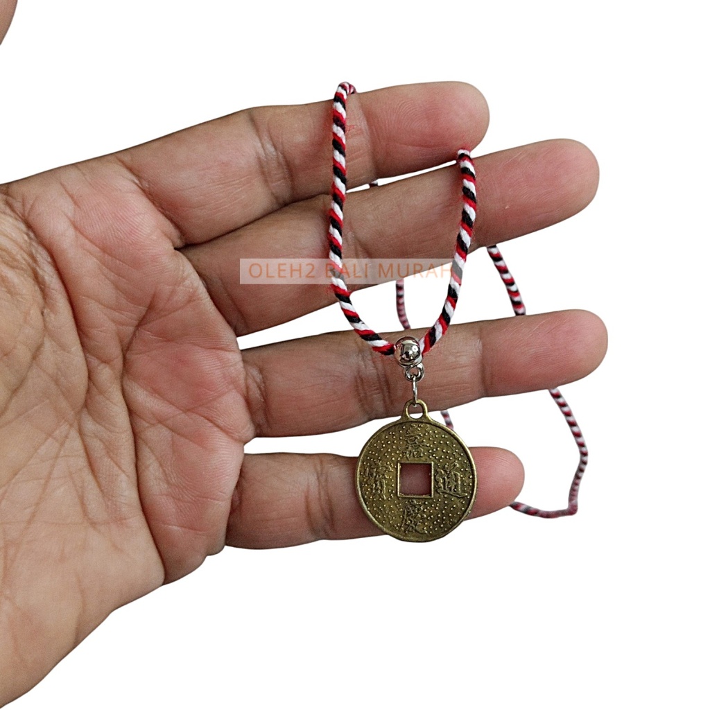 Kalung Benang Tridatu Liontin Uang Kepeng/Koin Cina Khas Bali– Simbol Keberuntungan & Perlindungan