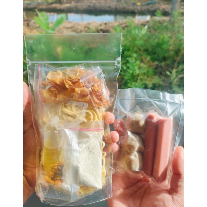 

MIE JEBEW ALA GACOAN / MIE WIZZMIE FOOD DENGAN BUMBU CAIR DAN KERING