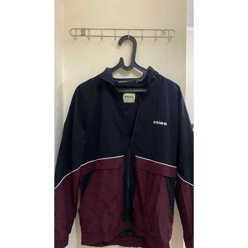 preloved jaket erigo maroon hitam