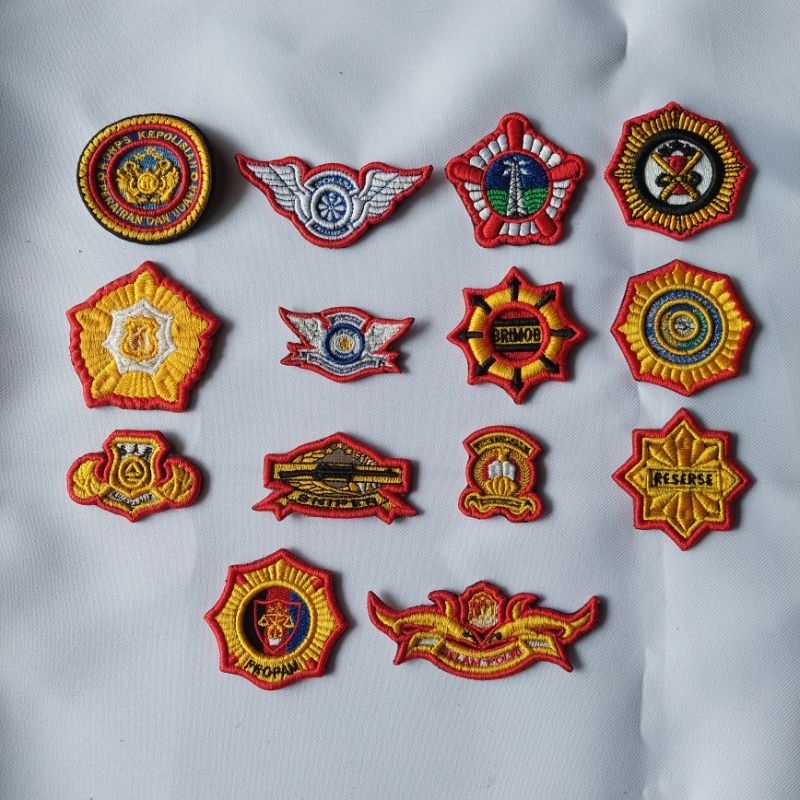 ATRIBUT POLRI KANTONG TIMBUL 3D