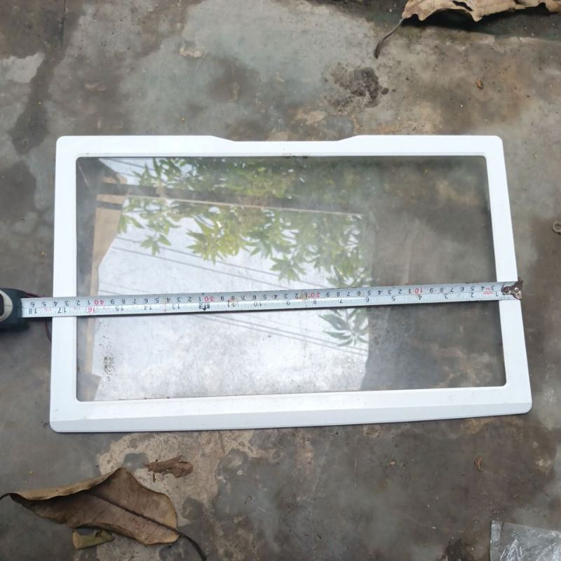 rak kulkas Polytron kaca bekas 44cm- 28cm