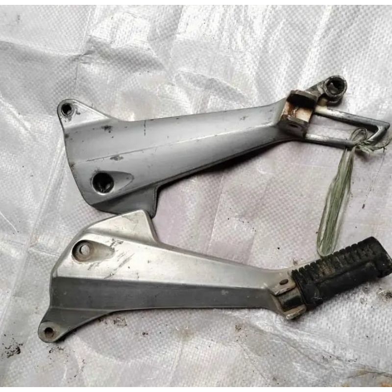 POSTEP FOOTSTEP BOSTEP PIJAKAN BELAKANG KARISMA SUPRA X 125 KIRANA