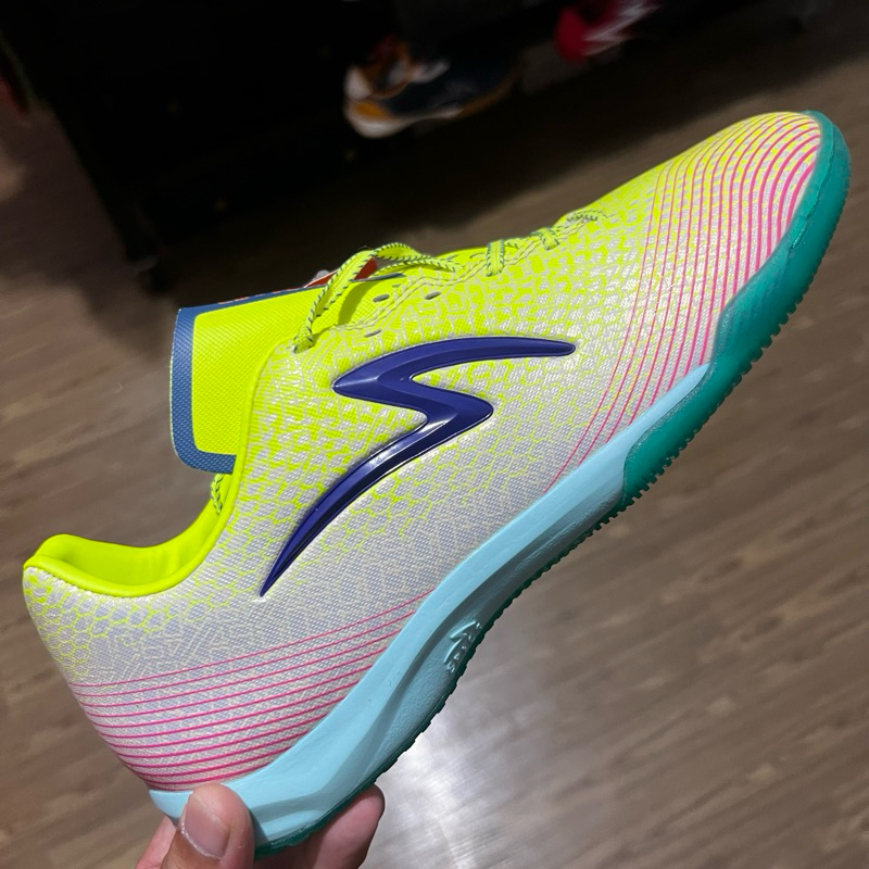 Specs LS Omega IN Runtuboy