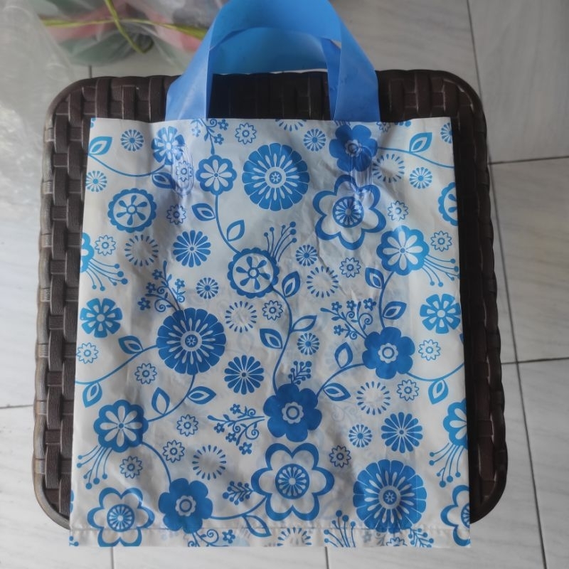 

Softhandle Shopping Bag Batik 23x25 50 lembar