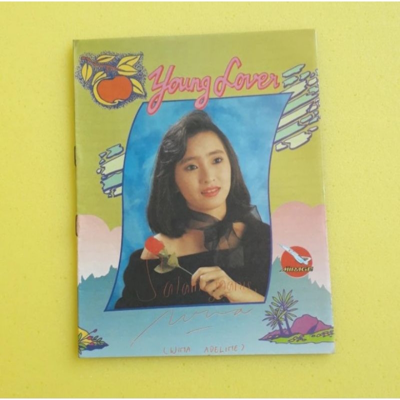 

Buku tulis garis cover Wina Adeline dan Fitria Anwar
