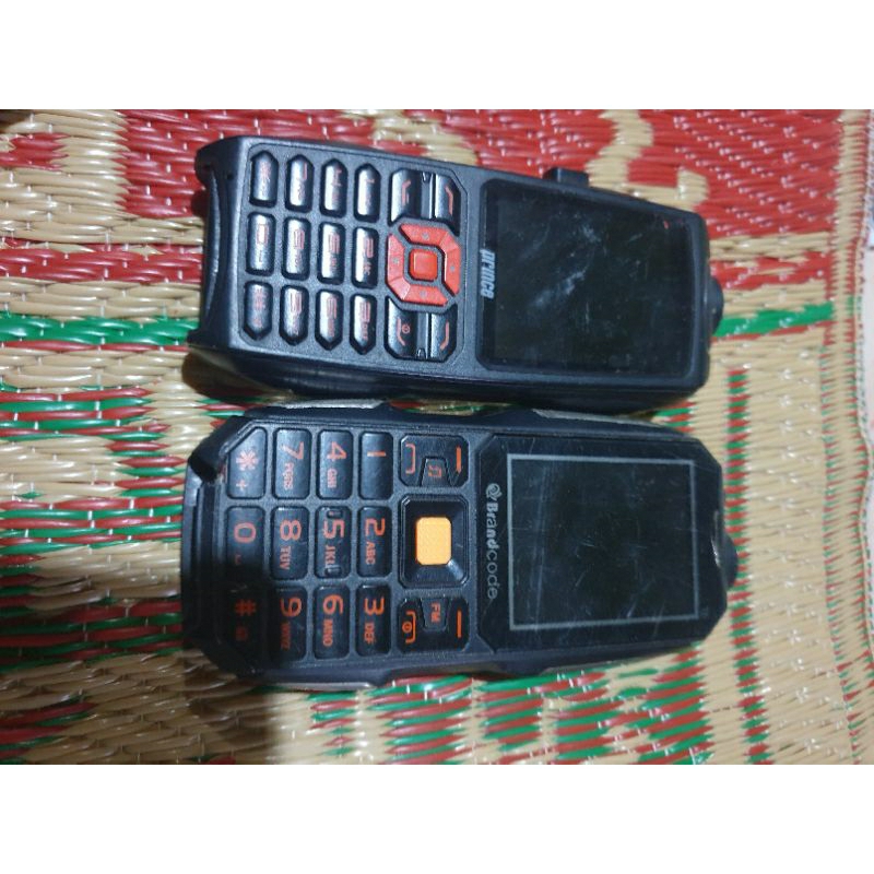 Borongan hp china merk prince Pc9000 kondisi mati gak ada batre dan Brancode B81 kondisi normal  ada