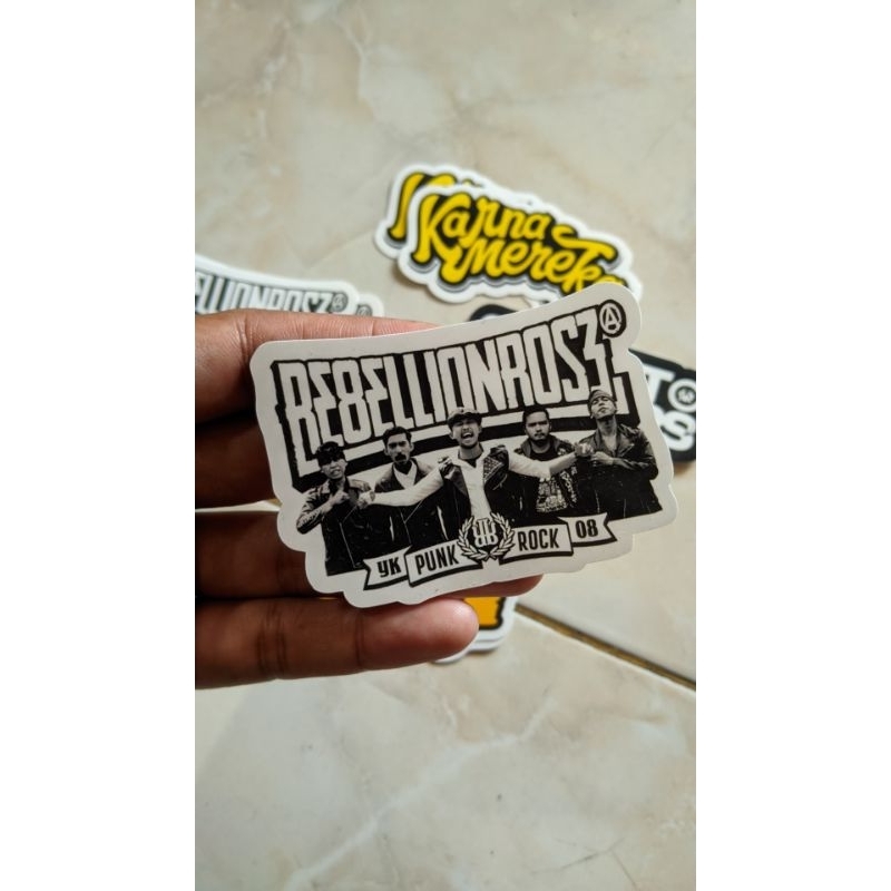 

STICKER BAND VYNIL REBELION PERUNGGU ROCKETROCKERS KARNAMEREKA SORE SERINGAI DAZZLE BLEACH TAHAN AIR