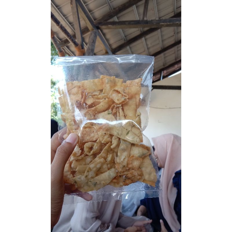 

BINA BANA FOOD keripik pangsit Made in santri BSM