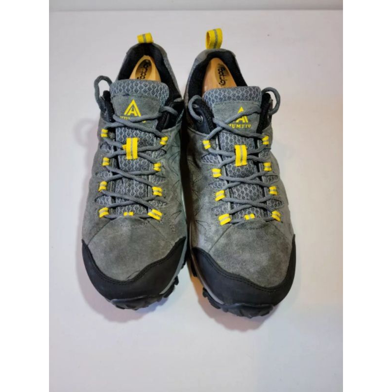 Sepatu outdoor HUMTTO