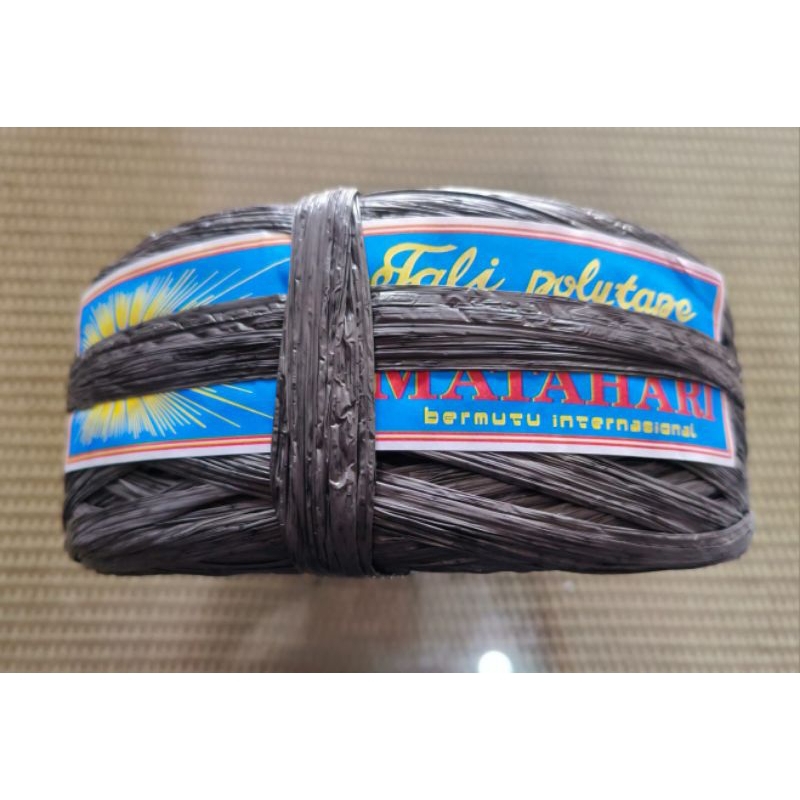 

Tali Plastik Hitam Matahari [1 rol = 400 gr]