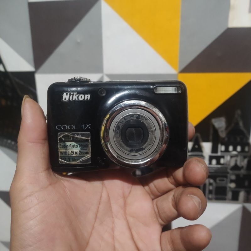 Nikon Coolpix L-23 Hitam Bahan