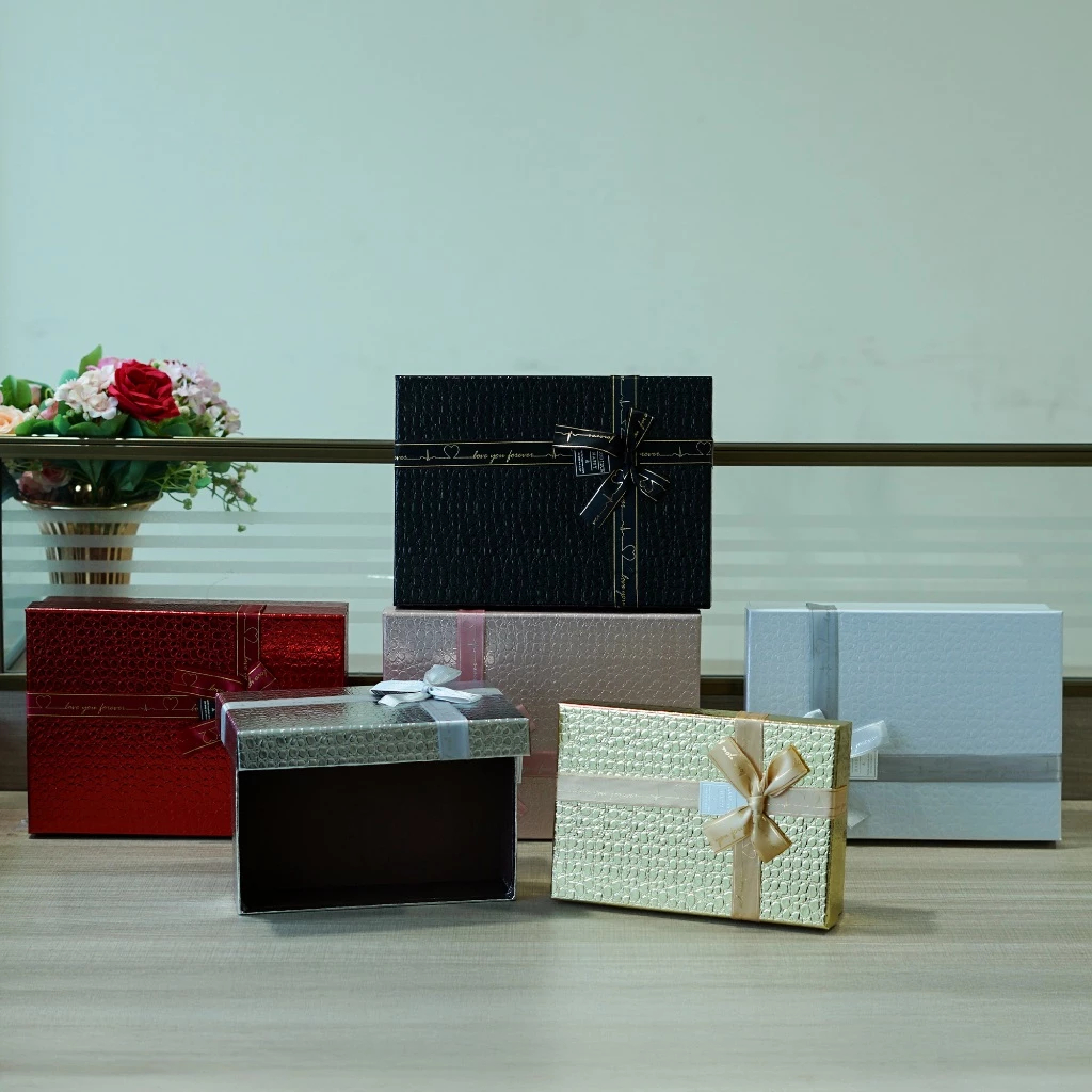 

Gift Box Motif Pita Emboss Kotak Hadiah Valentine Souvenir Box Kotak Kado Kotak Hamper