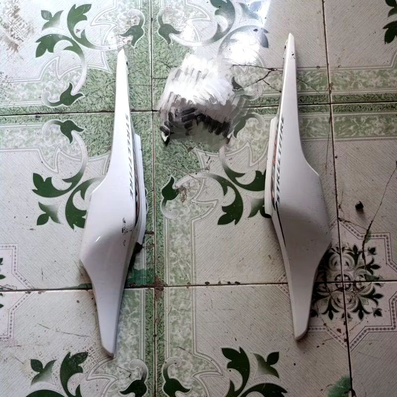 COVER BODI BELAKANG KANAN KIRI CBR 150 R  LAMA ORIGINAL COPOTAN