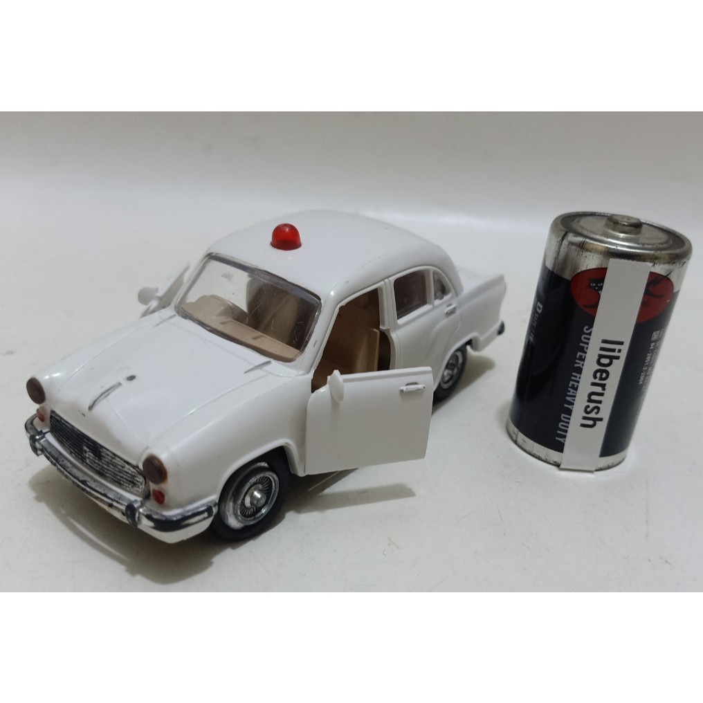 Diecast alloy centy toys VIP ambassador 1/32 vintage taxi viaan world centy hindustan ambassador min
