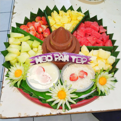 

PUDING BUAH SIAP MAKAN , tumpeng puding buah higienis dan segar / puding hampers kerucut ,area jabodetabek porsi 5