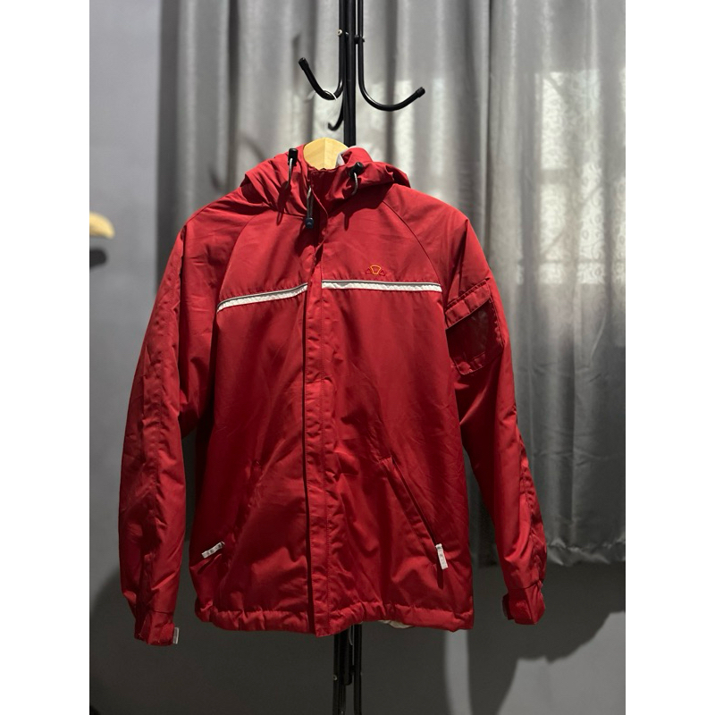 Jaket Ellese Outdoor by Goldwin (side pocket)