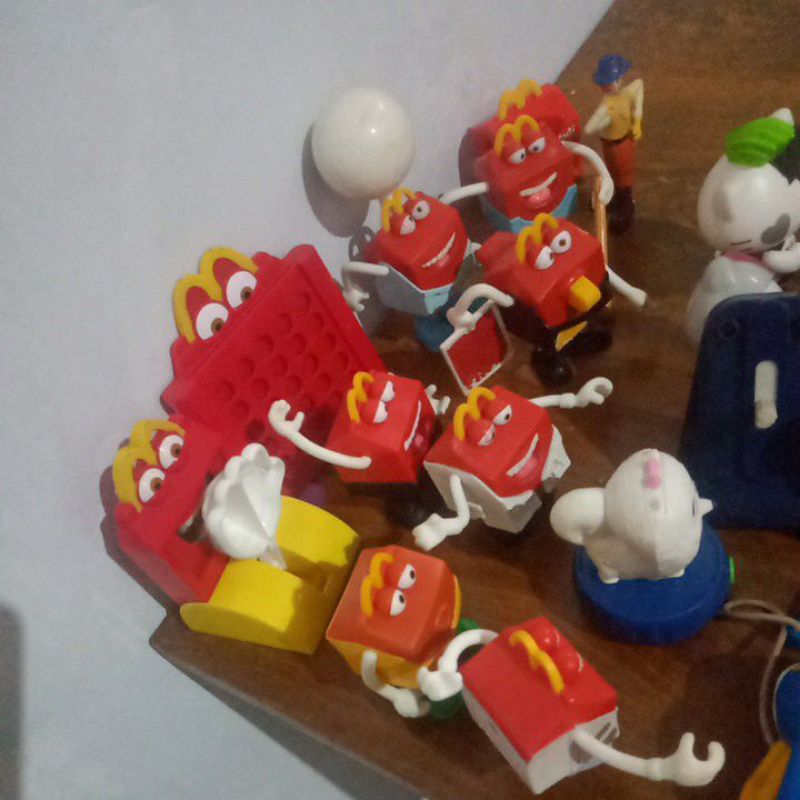 Mainan maskot MCD kotak lucu