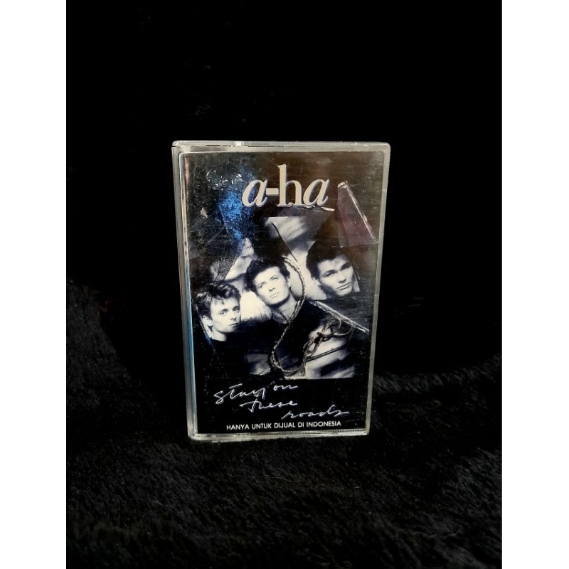 Kaset Pita AHA - Stay on These Road