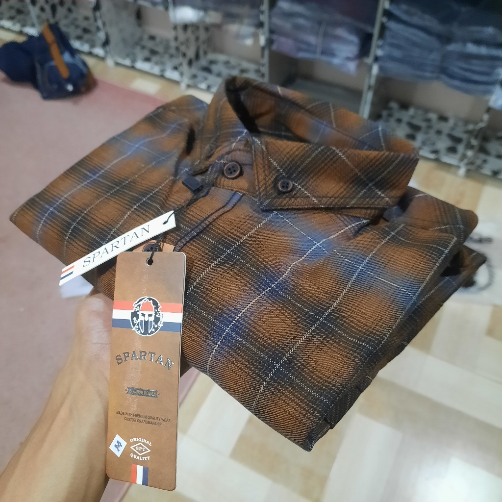 Kemeja flanel putih / kemeja salur / kemeja flanel salur / kemeja garis hitam / kemeja salur hitam /