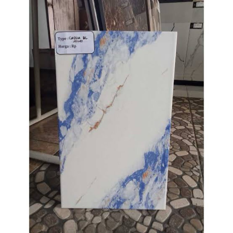 KERAMIK DINDING UNO CASIA 25x40 / KERAMIK DINDING MOTIF MINIMALIS GARIS / KERAMIK DINDING UNO 25x40