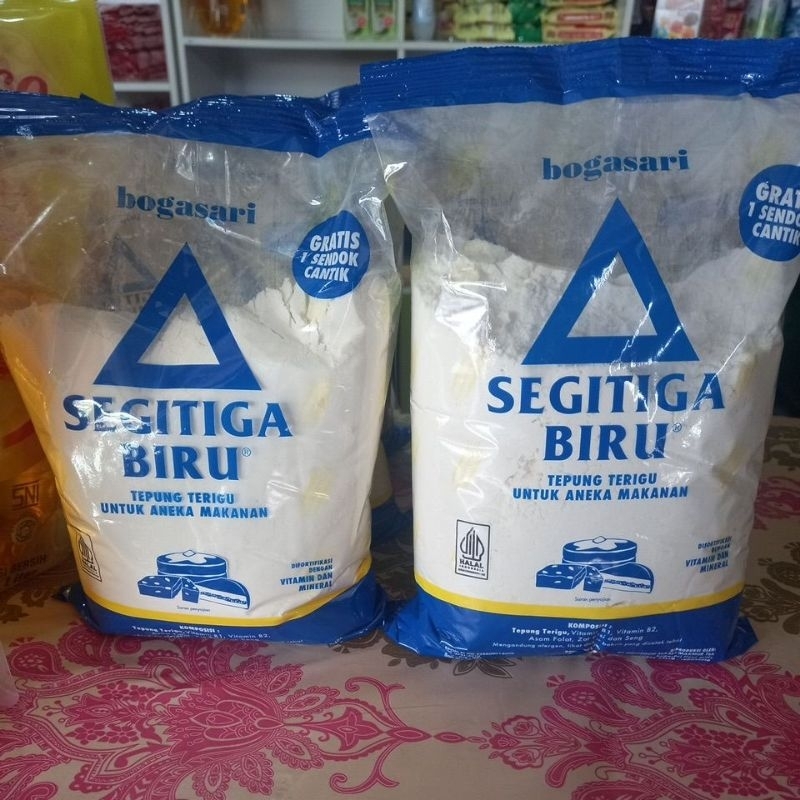 

Tepung Terigu Segitiga Biru Bogasari 1kg. Gratis 1 sendok cantik