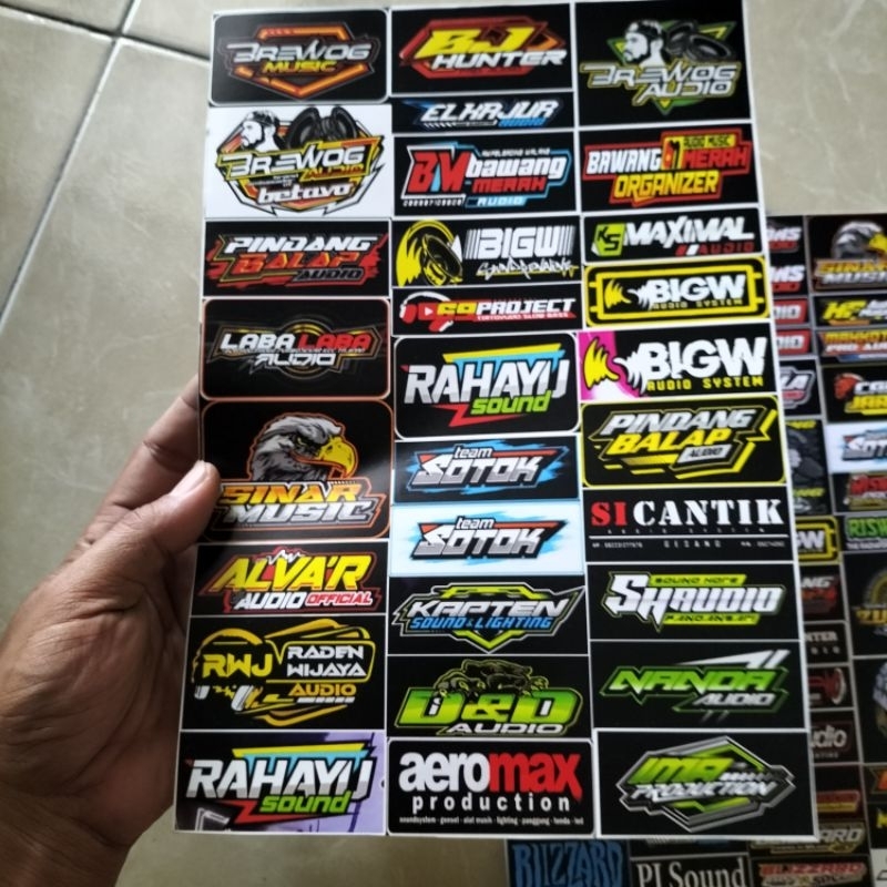 

Stiker Soundsystem dan kata kata