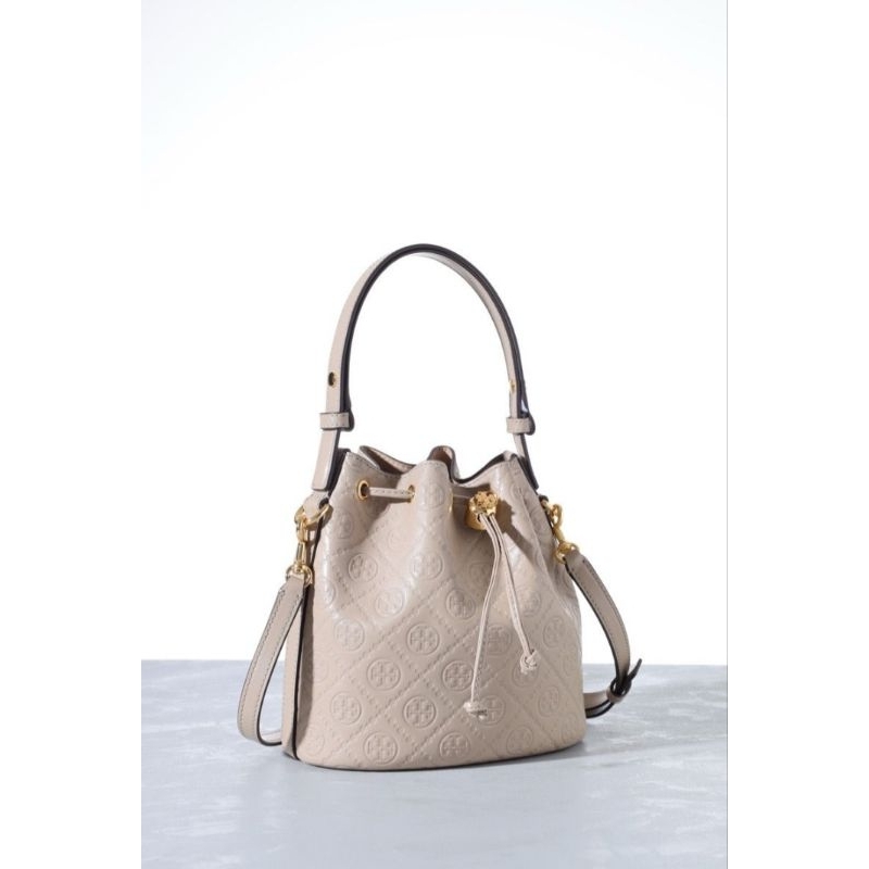 Tas Wanita Medium T Monogram Bucket Bag In Fresh Clay Leather