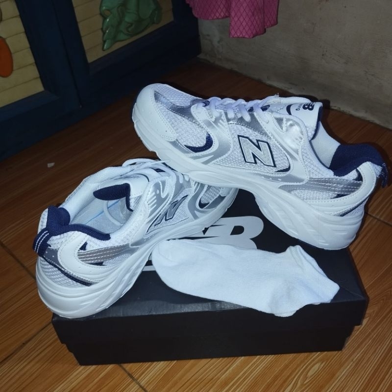 sepatu NB 530