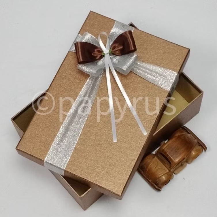 

PAPYRUS 20x30 Tinggi 10cm Kotak Kado Gift Box Hadiah V1