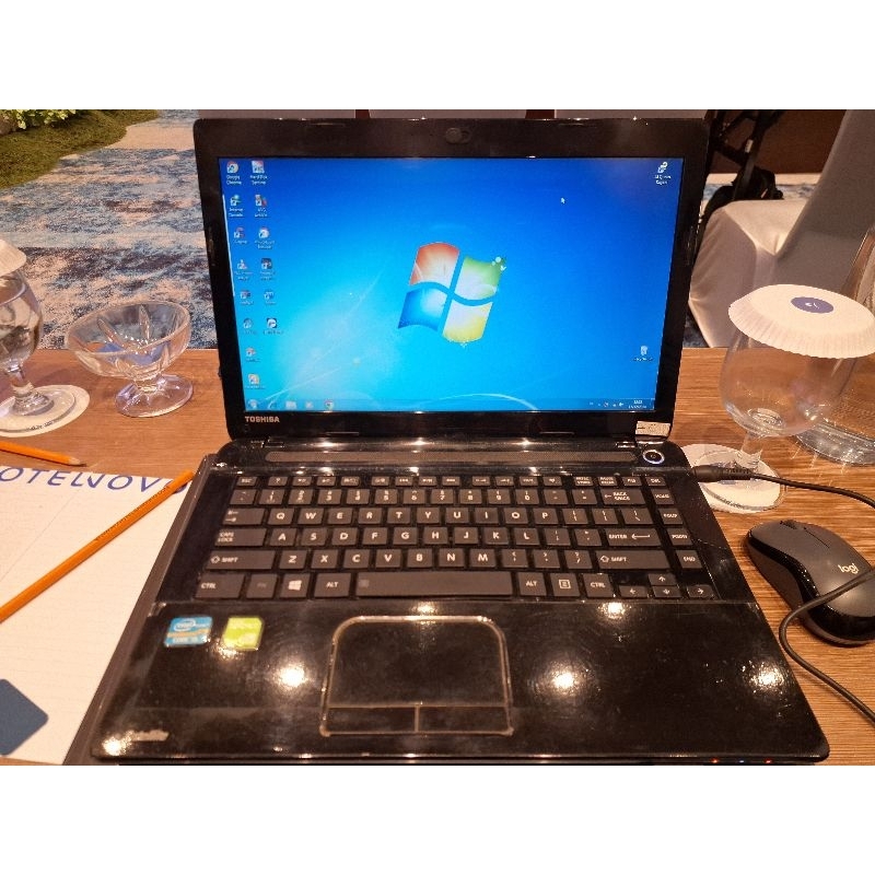 Laptop Toshiba Satellite C40-A (Intel i5, Windows 7 Ultimate, RAM 4GB)