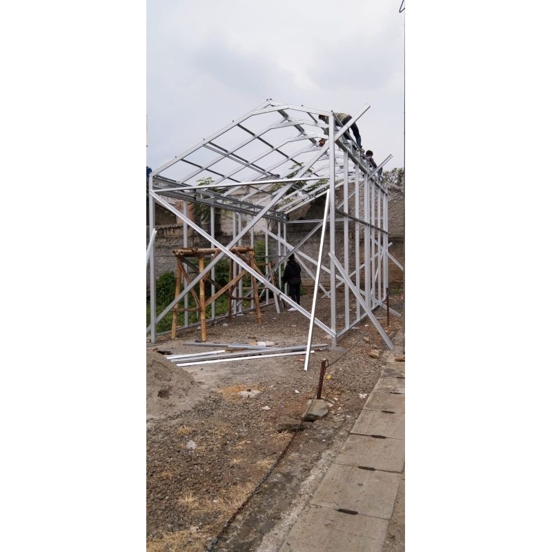 Gudang baja ringan atap spandek