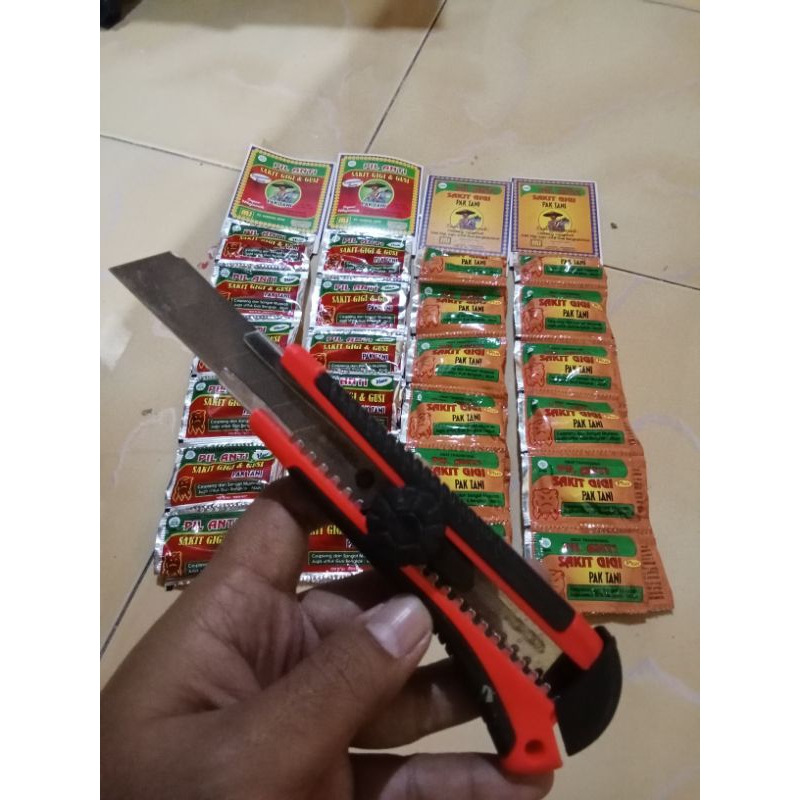 

Cutter ( alat potong kertas )
