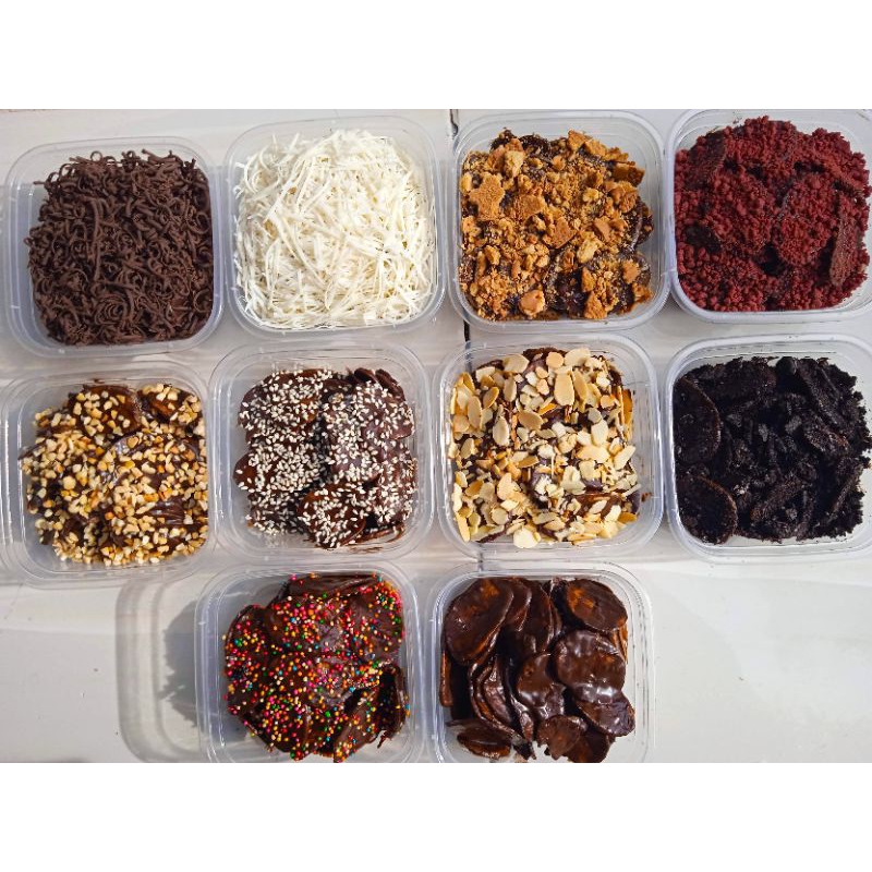 

Keripik kripik Pisang Coklat Lumer Pischo.Snack Rasa coklat lumer dengan toping wijen keju kacang goriorio coklat parut isi 120gr atau perbox 350ml